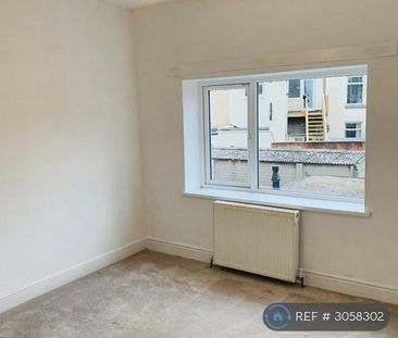 2 bedroom end of terrace house to rent - Photo 3