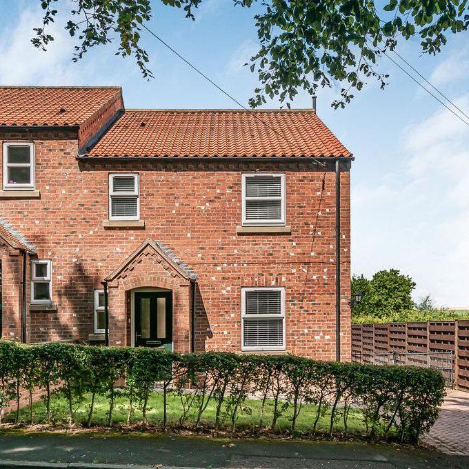3 bedroom semi-detached house to rent - Photo 1