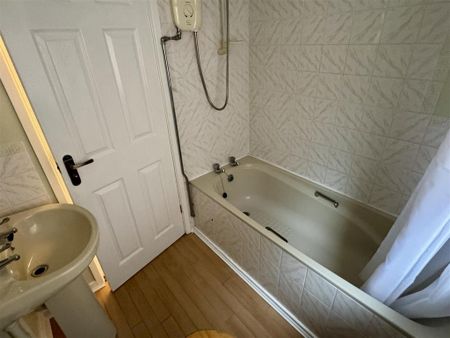 2 bedroom detached bungalow to rent - Photo 5