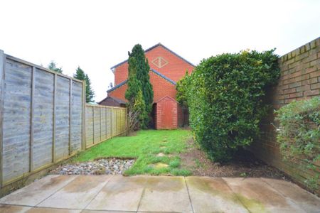 2 bedroom end of terrace house to rent - Photo 2