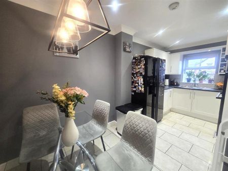 3 bedroom terraced house to rent - Photo 4