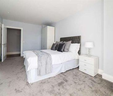 Slough Road, Datchet, SL3 - Photo 3