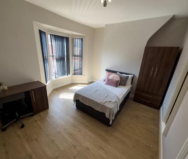 4 bedroom terraced house to rent - Photo 5