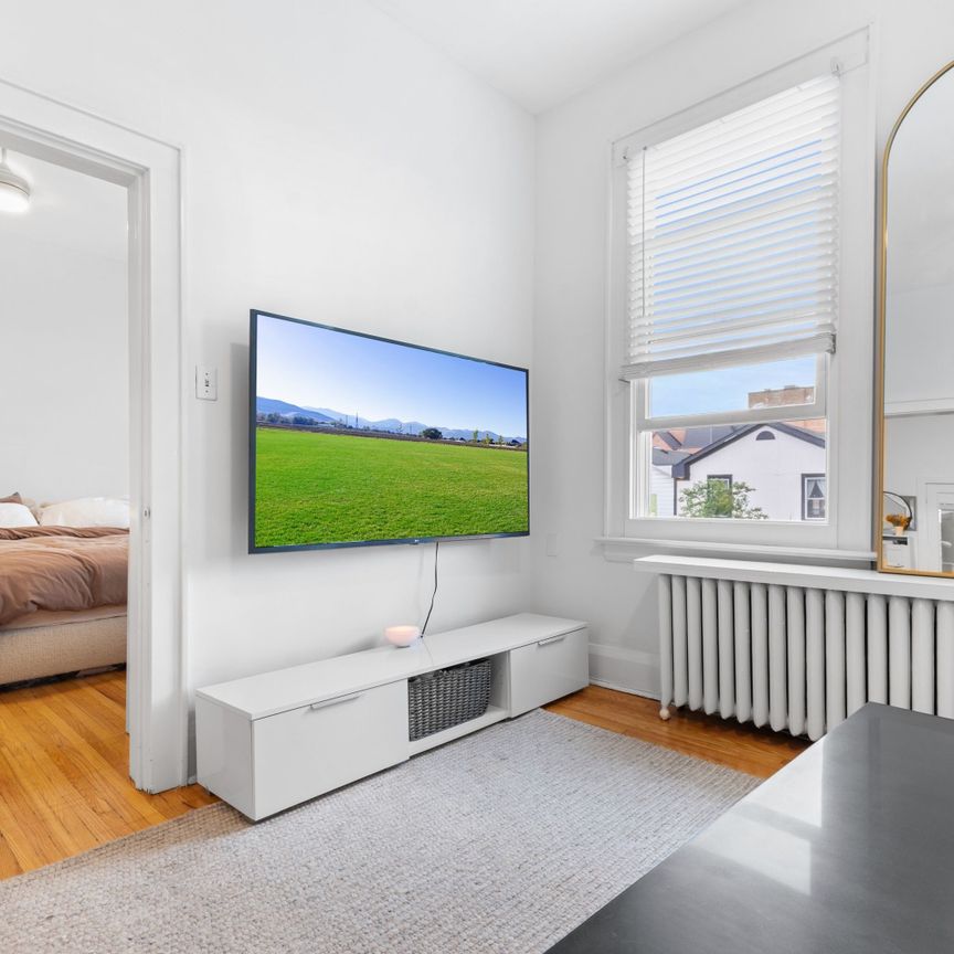 For Lease - 179 Lakeshore Road Unit# 2, Oakville, Ontario - Photo 1