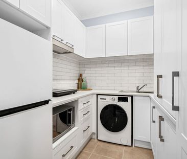 Furnished - Secure One Bedroom Unit - Photo 6