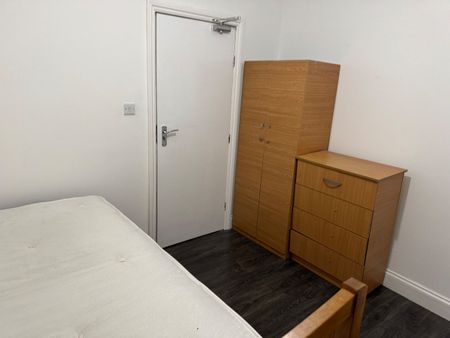 Room in a Shared House, Lansdowne Road, E11 - Photo 4