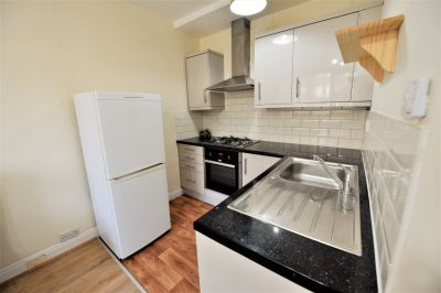 1 bedroom Flat in Lea Farm Drive, Leeds - Photo 5