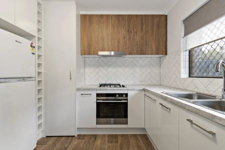 Charming Two Bedroom close to Glenelg - Photo 4