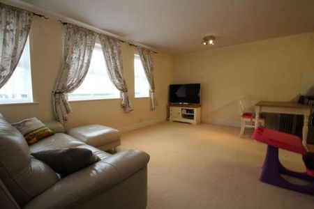 Woking, GU21 - Photo 2