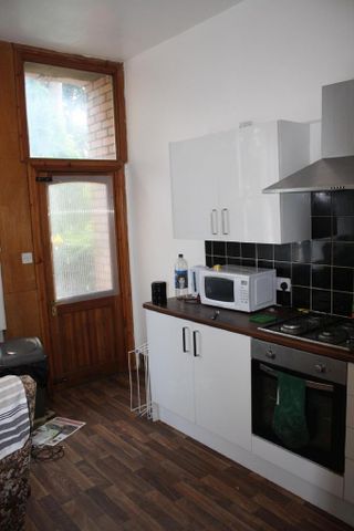 3 bedroom flat to rent - Photo 3