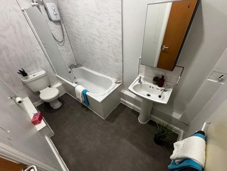 2 bedroom flat to rent - Photo 5