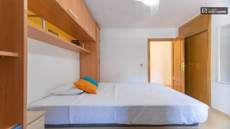 Single Bed in Rooms for rent in 5-bedroom apartment in Albors - Photo 2