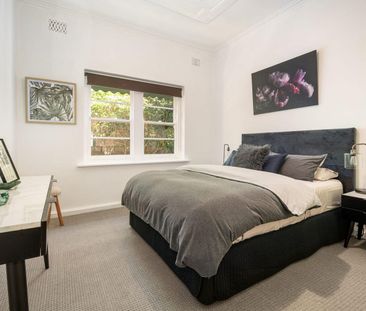 " Charming Two-Bedroom Cottage" - Photo 3