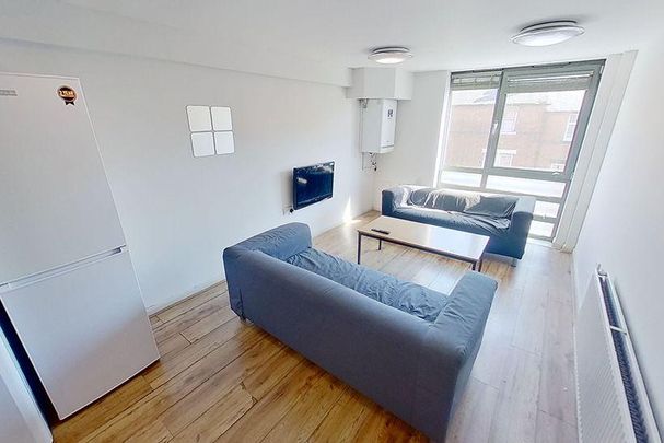 6 bedroom flat to rent - Photo 1