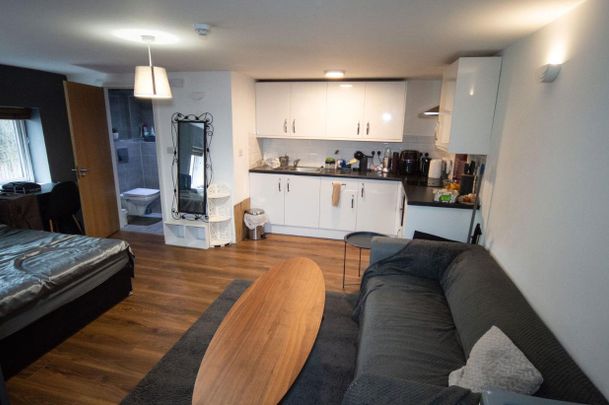 Chapel Hill, Huddersfield, HD1 3EB - Photo 1