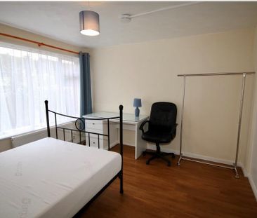 4 bedroom terraced house to rent - Photo 6