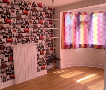 3 bedroom semi-detached house to rent - Photo 1