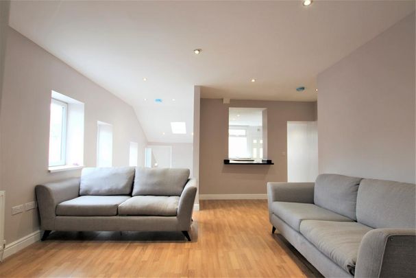 4 bedroom terraced house to rent - Photo 1
