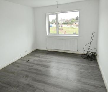 3 bedroom flat to rent - Photo 4