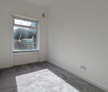 3 bedroom flat to rent - Photo 4