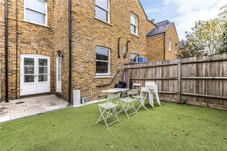 4 bedroom terraced house to rent - Photo 4