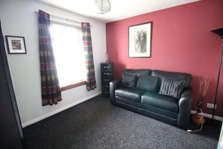 3 bedroom detached house to rent - Photo 2