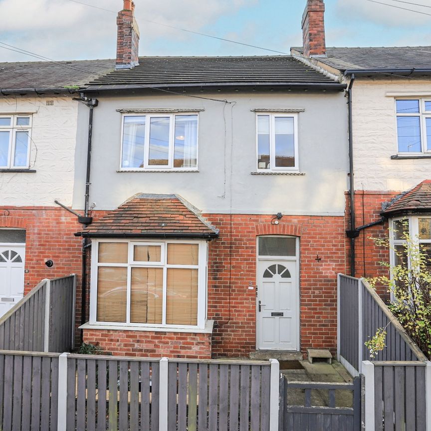 2 Bed Flat, Manor Grove, LS7 - Photo 1