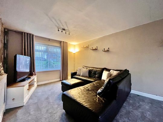 Landseer Way, Leeds - Photo 1