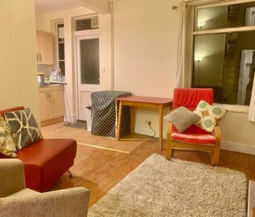 3 Bed Terraced House, Milner Road, BN2 - Photo 2