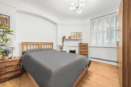 3 bedroom flat to rent - Photo 4