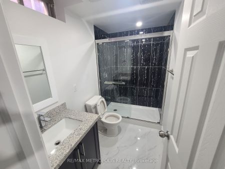 Detached Home For Lease | N8060036 - Photo 4