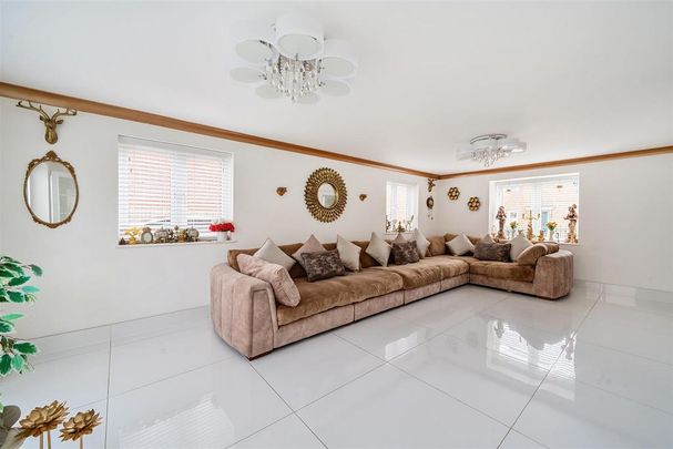 5 bedroom detached house to rent - Photo 1