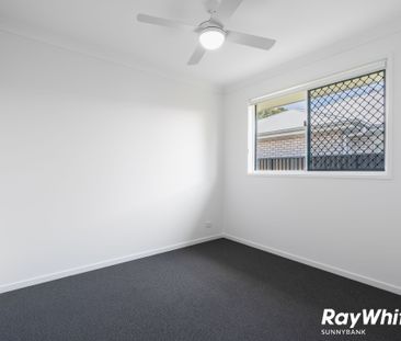 Fantastic Modern 4-Bedroom Family Home! - Photo 6