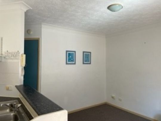 9/56 Bauer Street, Southport QLD 4215 - Apartment For Rent - $550 | Domain - Photo 1
