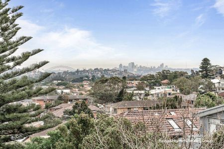 Incredible lifestyle home in sought-after North Bondi - Photo 5