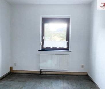Großzügige 3-Raum-Wohnung im Erdgeschoss - Stellplatz - in Gornsdorf! - Foto 3
