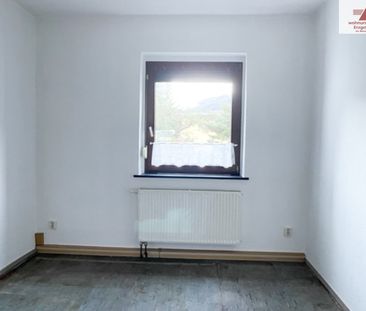 Großzügige 3-Raum-Wohnung im Erdgeschoss - Stellplatz - in Gornsdorf! - Foto 1