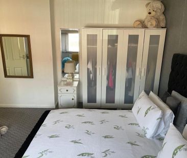 3 bedroom semi-detached house to rent - Photo 6