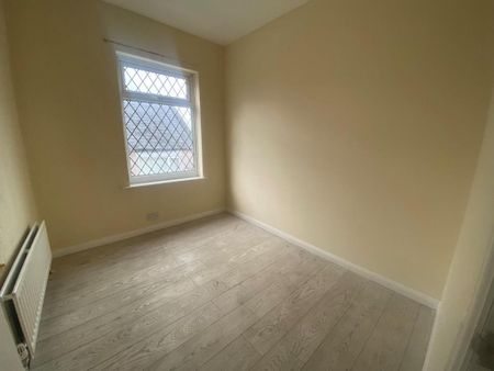 3 bedroom end of terrace house to rent - Photo 2