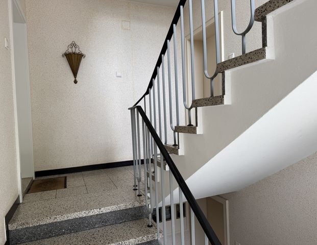 Helle 2- Zimmer Wohnung mit Stellplatz und Blick ins Grüne - Photo 1