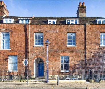 A stylish and contemporary apartment is a central Sevenoaks location - Photo 2