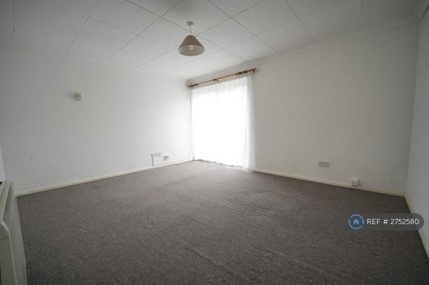 3 bedroom flat to rent - Photo 1