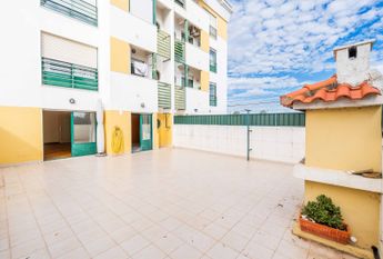 APARTAMENTO T2 NO ARNEIRO - CARCAVELOS