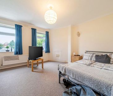 4 bedroom semi-detached house to rent - Photo 6