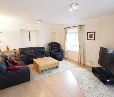 3 bedroom flat to rent - Photo 2