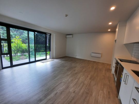 Immaculate and Convenient 2 bedroom Apartment - Photo 1