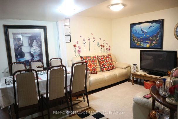 Detached Home For Lease | W9254359 - Photo 1