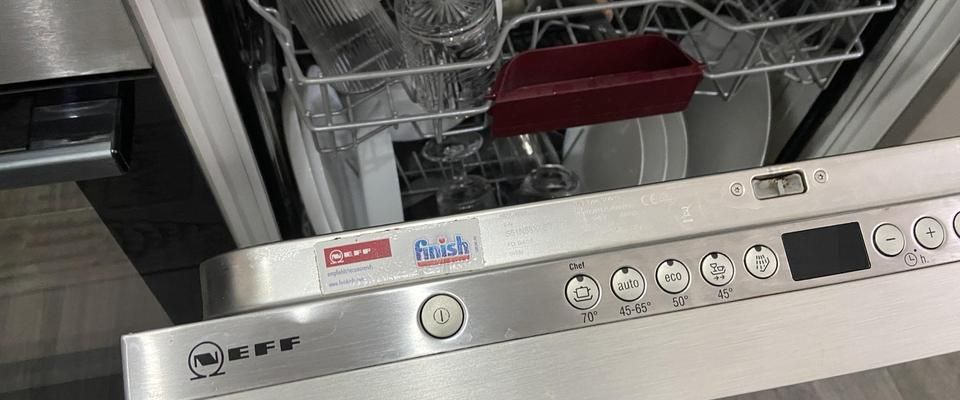 Renovierte und freundliche Altbauwohnung Zentral in Duisburg Ruhrort - Photo 1