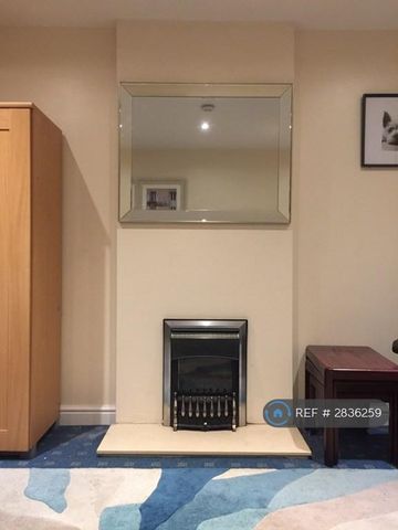6 bedroom semi-detached house to rent - Photo 4