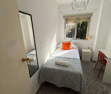 Avenida Antonio Gaudi, Málaga, Andalusia 29004 - Photo 1